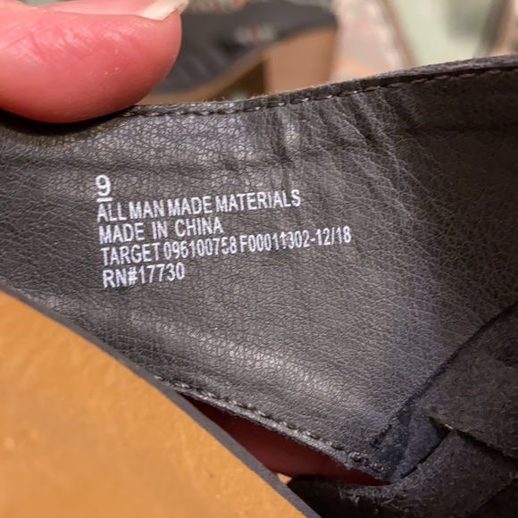 Universal Thread booties - Picture 3 of 3